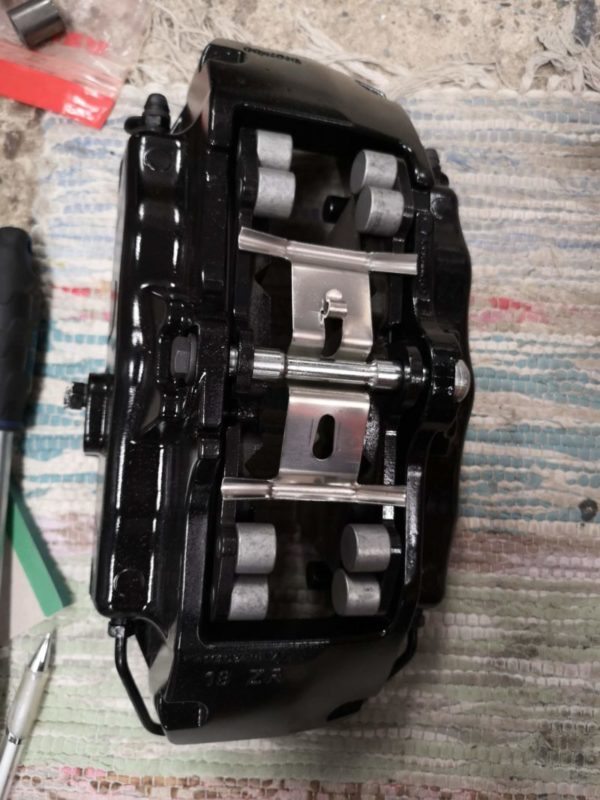 6-kolvs Brembo fram